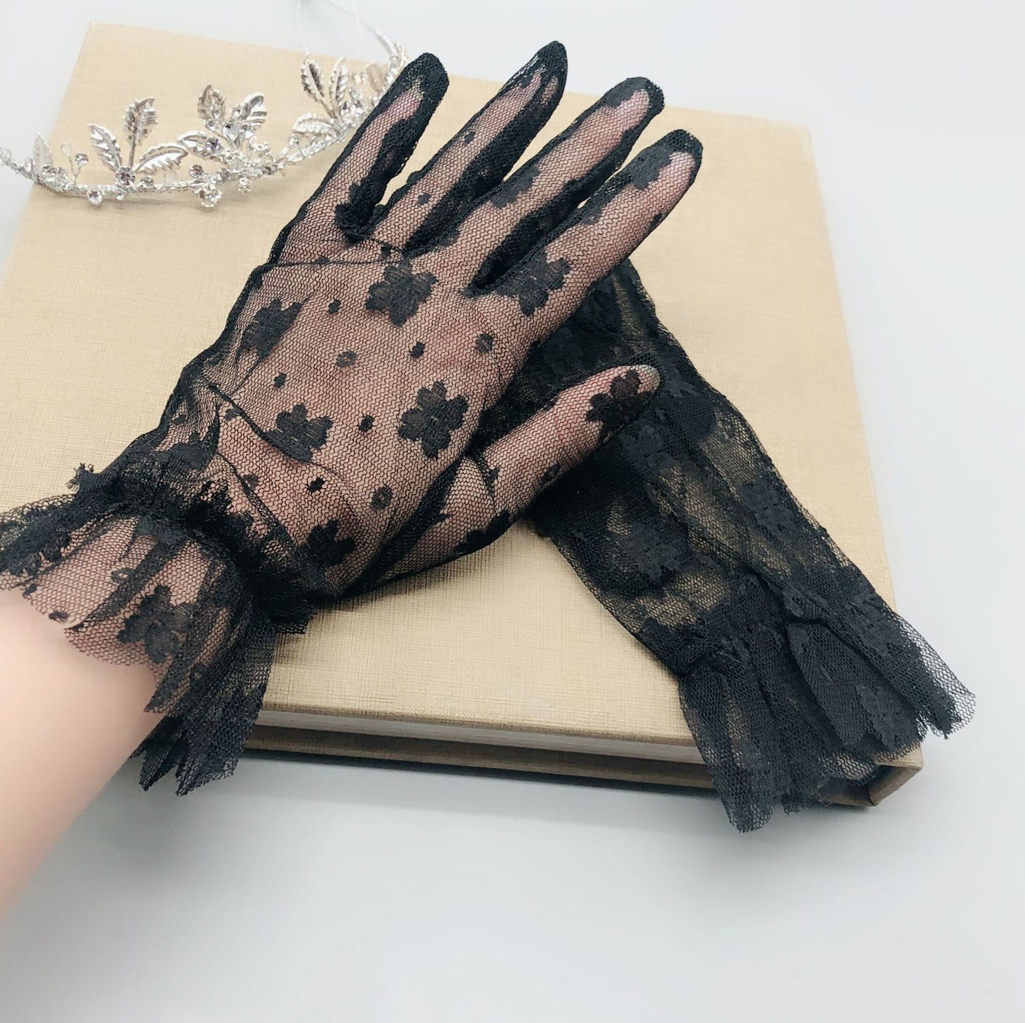 Korean Style Bride Wedding Dress with Lace Gloves