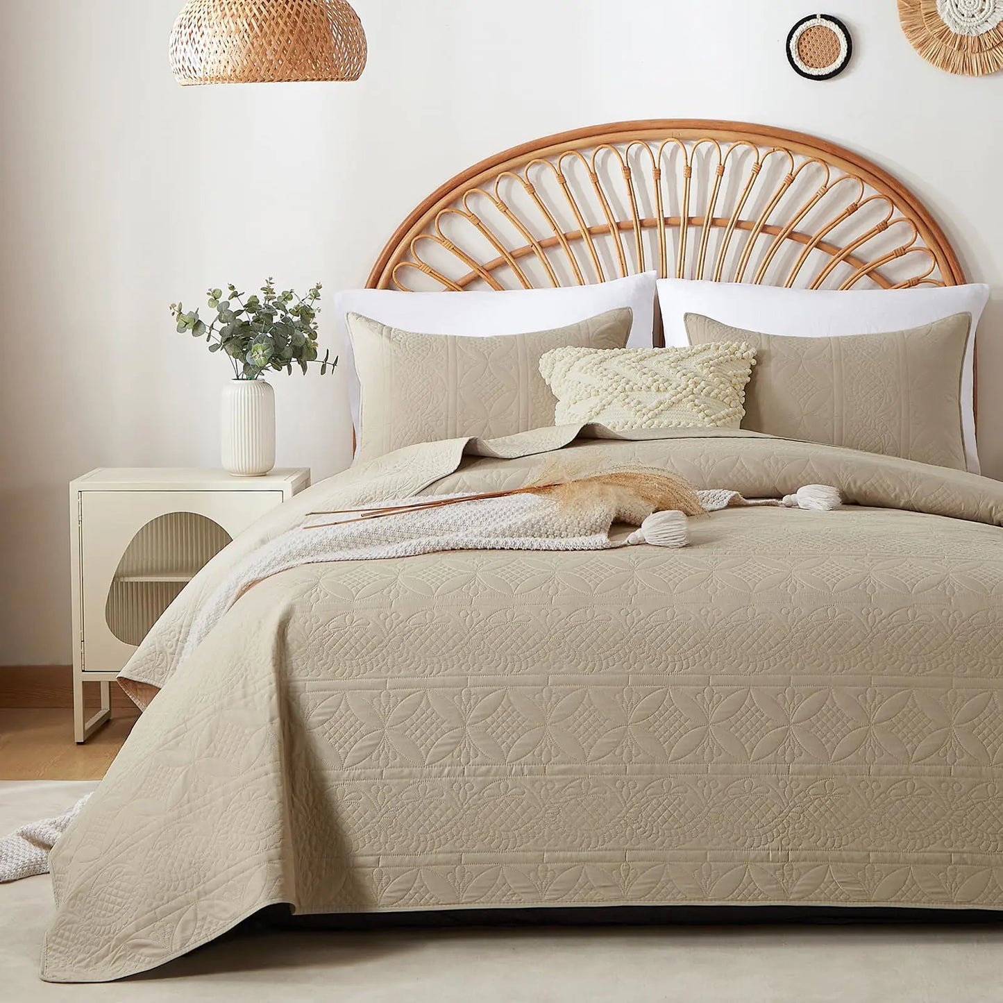 KAKKI Beige Quilt Set King Size Bohemian King Quilt Set for All Season 3 Pieces Lightweight Beige Bedspread Coverlet with Pillow Shams Soft Quilt Luxurious Quilted Bedding Sets(Beige，King)